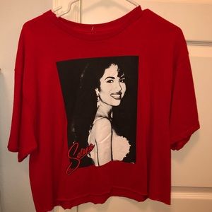 Selena tee